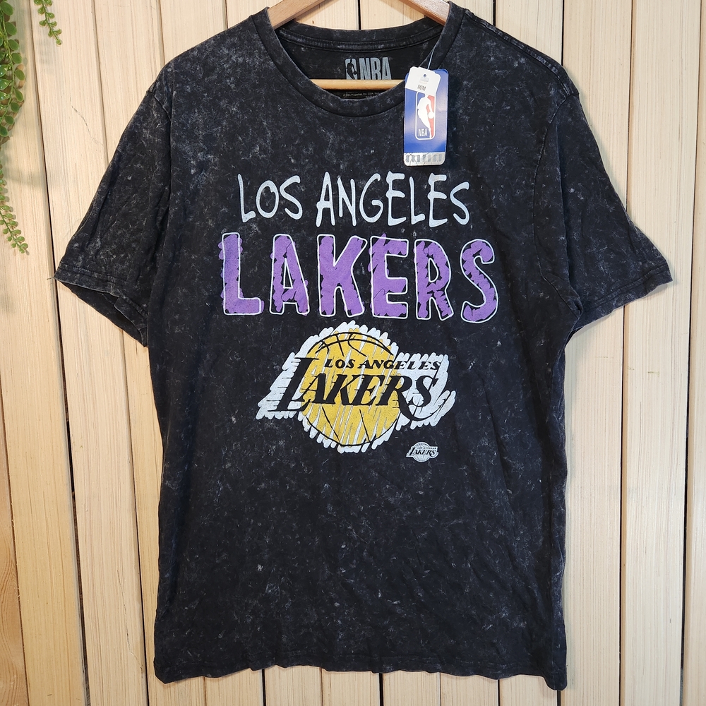 Los Angeles Lakers Graphic T-Shirt Size M